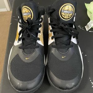 Boys Nike basketball shoes size 6